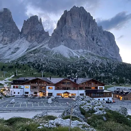 Hotel Passo Sella Dolomiti Mountain Selva di Val Gardena