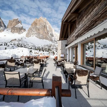 Passo Sella Dolomiti Mountain Hotel 4*
