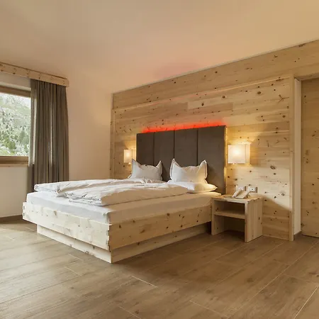 Passo Sella Dolomiti Mountain Hotel 4*